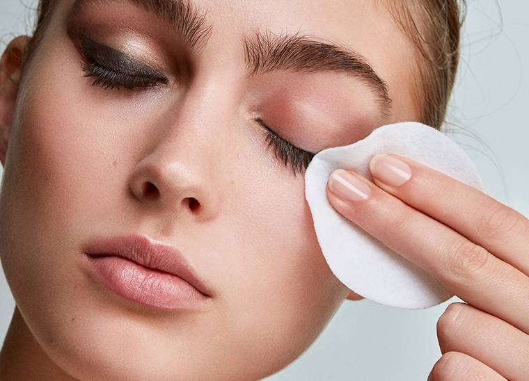 محلول پاک کننده آرایش صورت و چشم لافارر مخصوص پوست خشک و حساس حجم 250 میلی لیتر